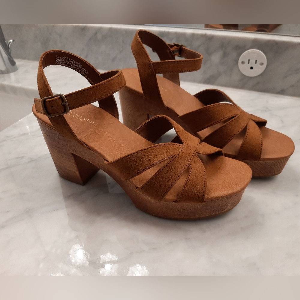 American Eagle Block Heel Sandal Size 7